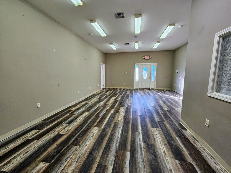 More Photos Of 7701 Saint Bernard Hwy, Arabi Office For Sale