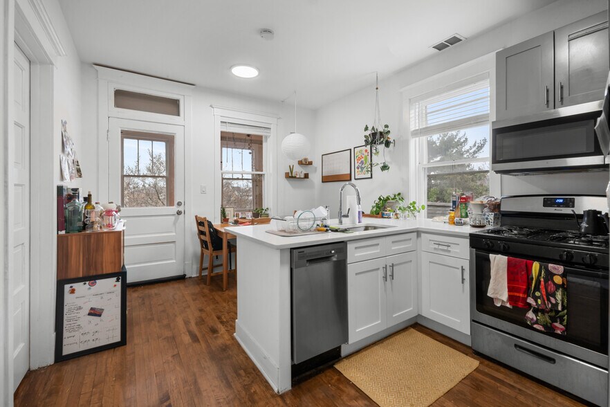 More Photos Of 1133 N Winchester Ave, Chicago Apartments For Sale