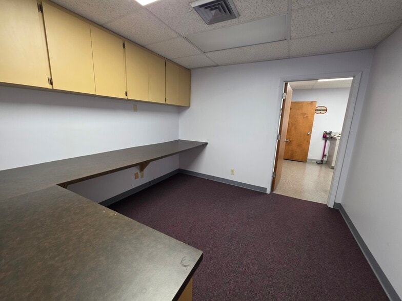 More Photos Of 1401 22nd St N, Saint Petersburg Manufacturing For Lease