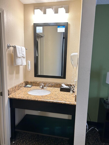 More Photos Of 7055 Concourse Pky, Douglasville Hotel For Sale