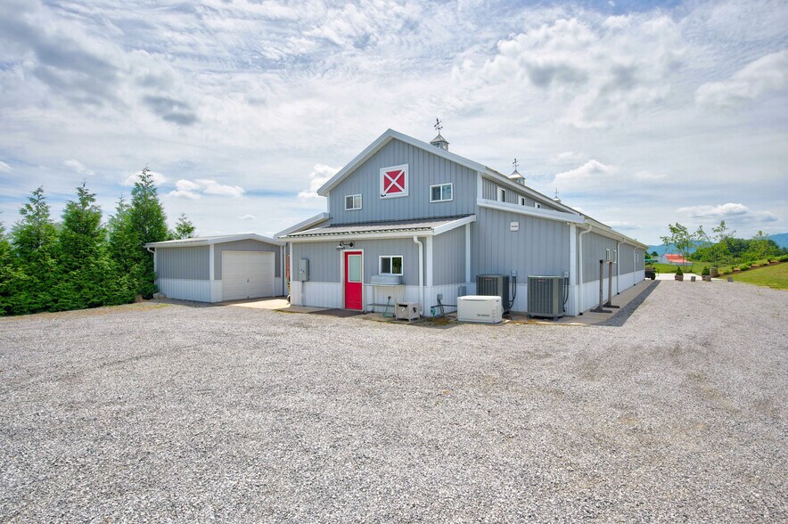 More Photos Of 639 Wagon Wheel Rd, Elk Creek Lodge Meeting Hall For Sale
