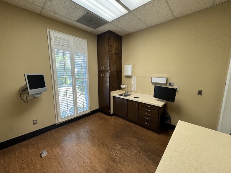 More Photos Of 133 Lamar St, Macon-Bibb Medical For Lease
