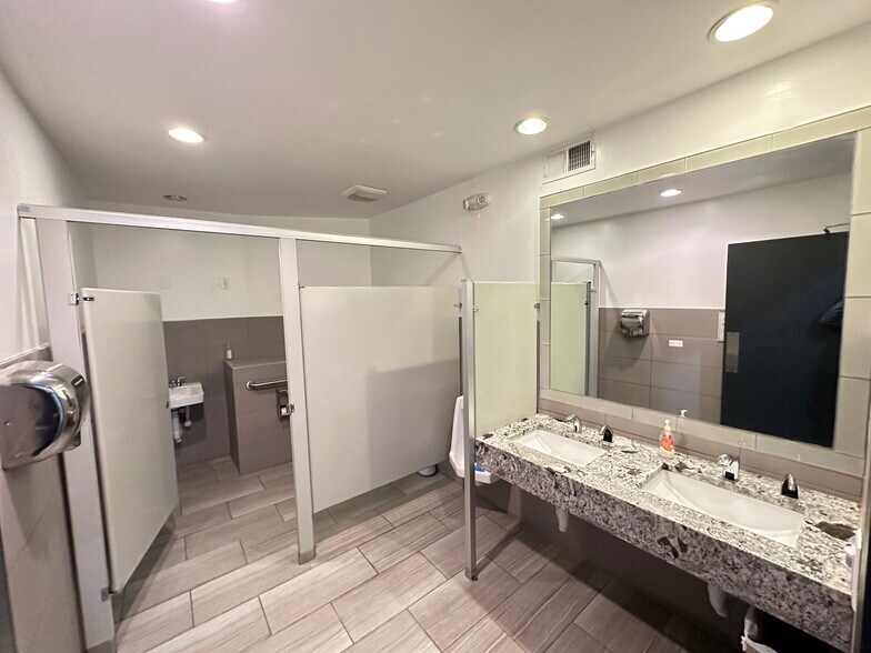 More Photos Of 1893 Sheridan Rd, Highland Park Medical For Lease