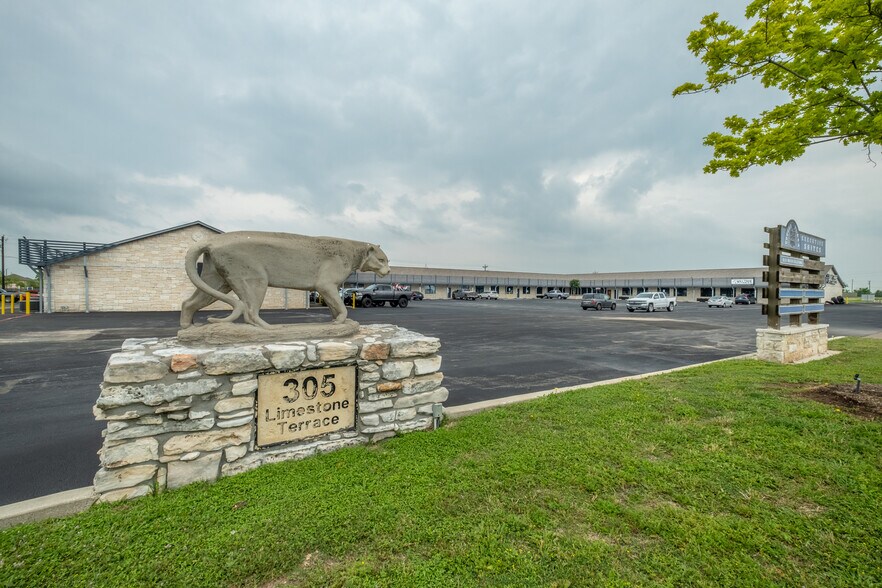 More Photos Of 305 Limestone Ter, Jarrell Unknown For Lease