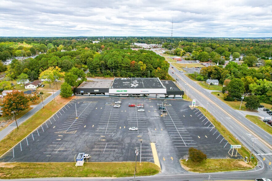 More Photos Of 295 E 22nd St, Kannapolis Freestanding For Lease