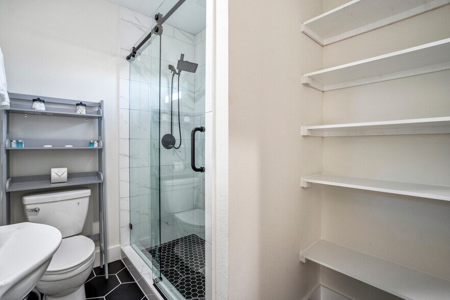 More Photos Of 5 Estelle St, Houston Multifamily For Sale