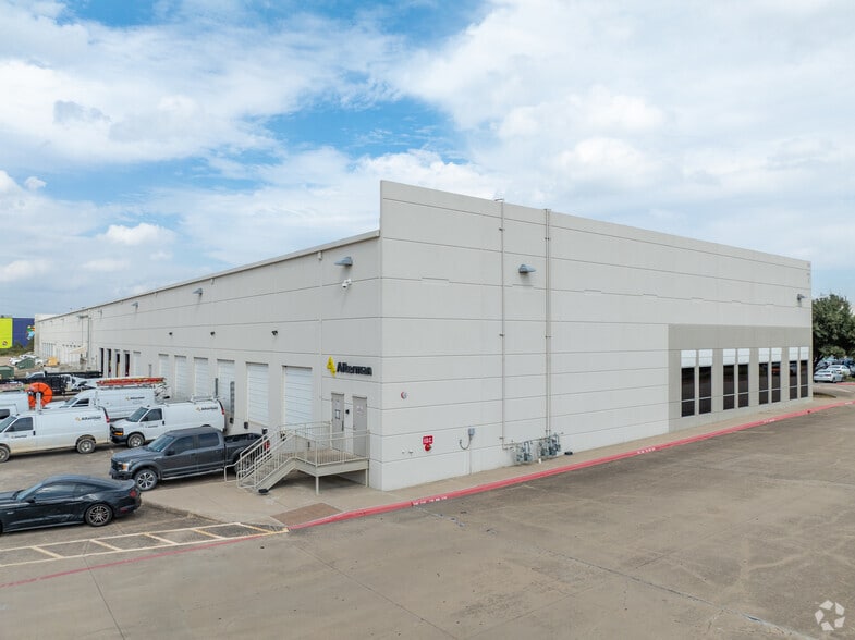 More Photos Of 1340 Airport Commerce Dr, Austin Warehouse For Lease