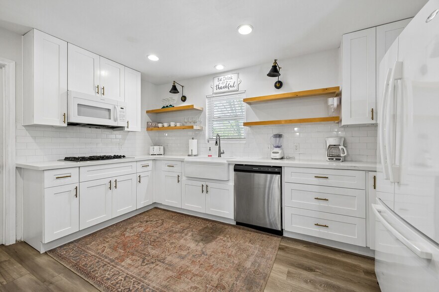 More Photos Of 5474 Imogene St, Houston Specialty For Sale