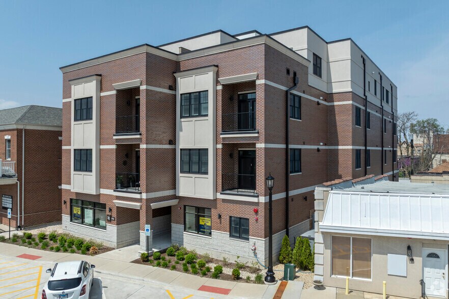 Primary Photo Of 514 Hillgrove Ave, Western Springs Apartments For Lease