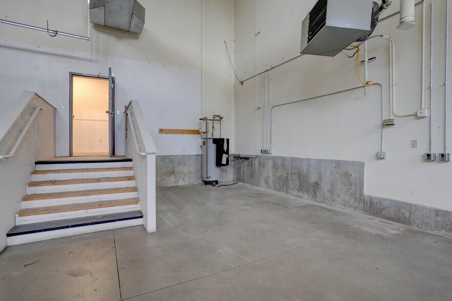 More Photos Of 11083-11093 E Mississippi Ave, Aurora Storefront For Lease