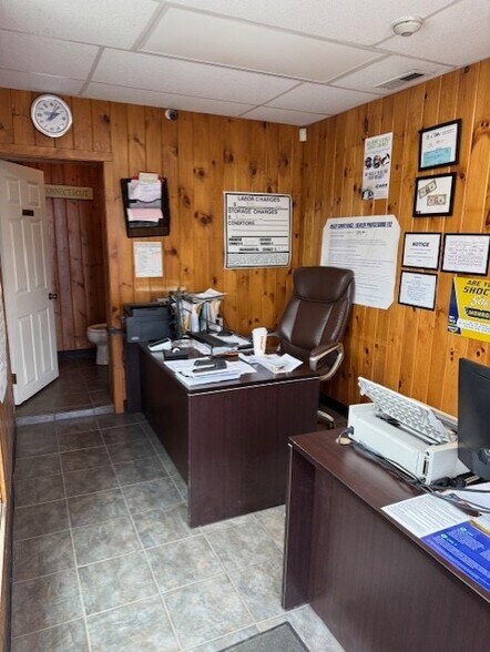 More Photos Of 449 Derby Ave, West Haven Auto Repair For Lease