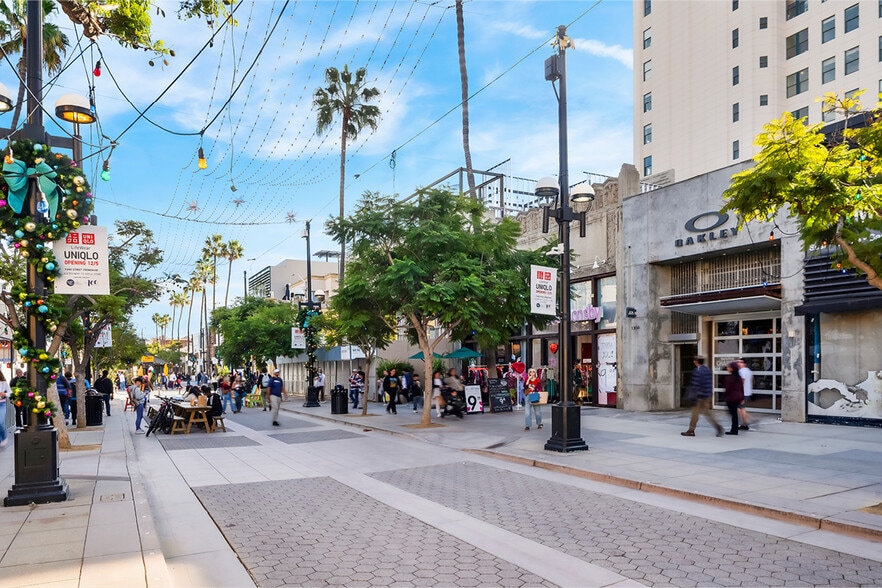 More Photos Of 1350 3rd Street Promenade, Santa Monica Storefront For Sale