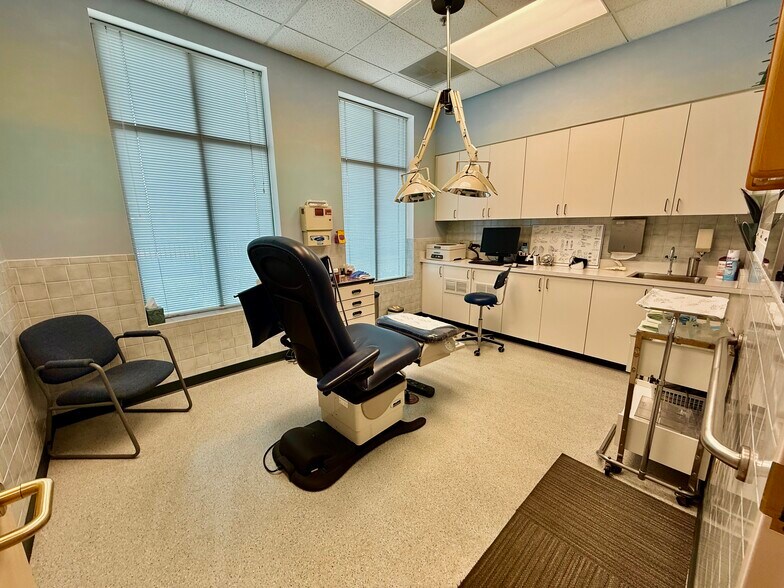 More Photos Of 1725 Western Ave, Findlay Medical For Sale