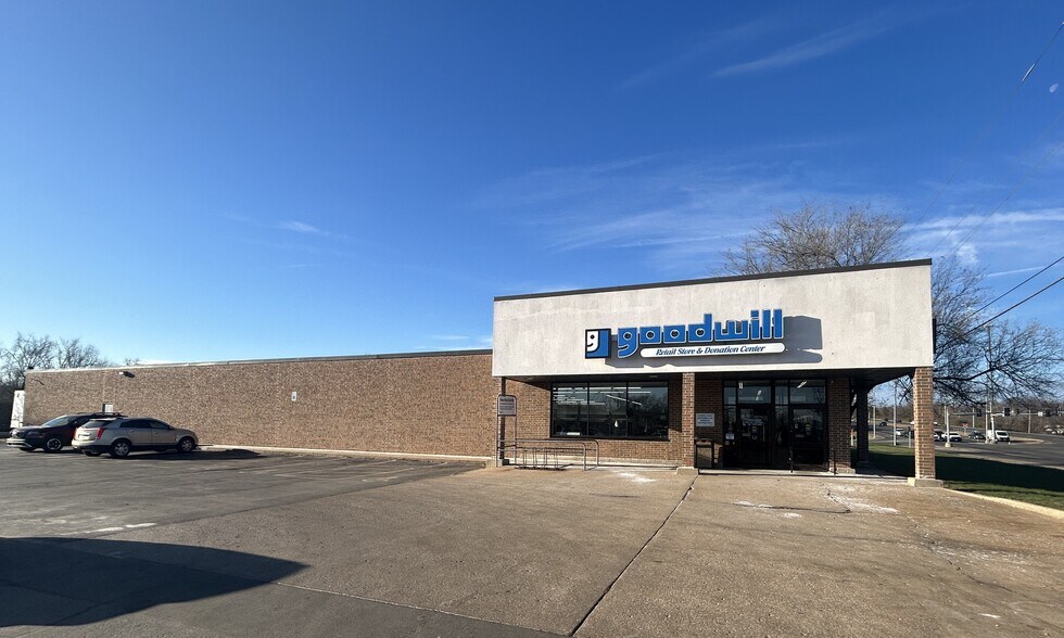 Primary Photo Of 99 Old Sugar Creek Rd, Fenton Freestanding For Lease