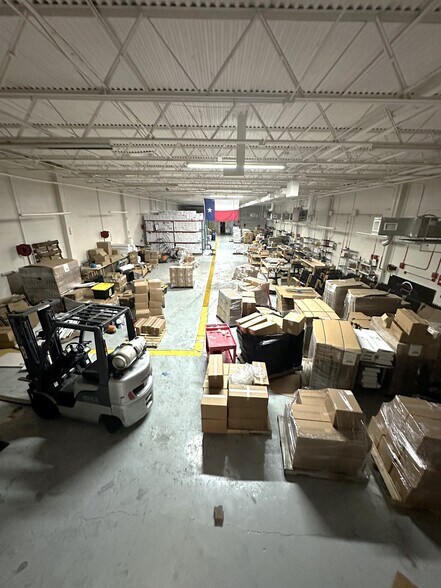 More Photos Of 3007 Crossview Dr, Houston Showroom For Sale