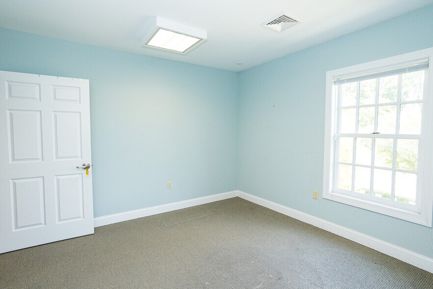 More Photos Of 178 Center St, Clinton Township Medical For Lease