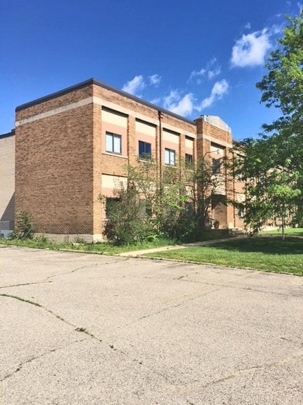 More Photos Of 305 W Elizabeth St, Stockbridge Schools For Sale