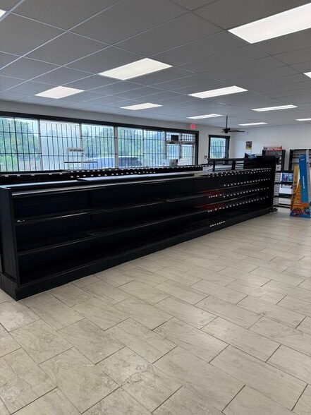 More Photos Of 1929 Clay St, Kissimmee Convenience Store For Lease