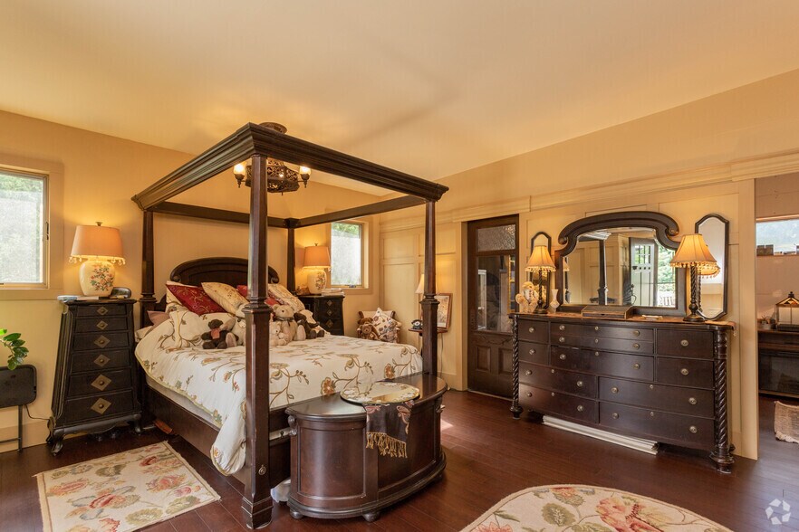 More Photos Of 26 Main St, Oneonta Restaurant For Sale