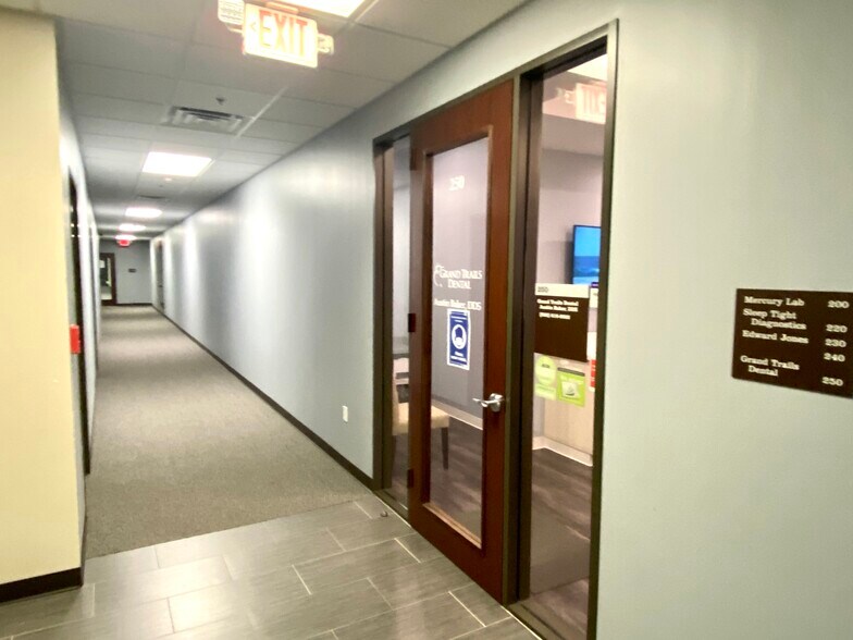 More Photos Of 28533 Spring Trails Rdg, Spring Medical For Lease