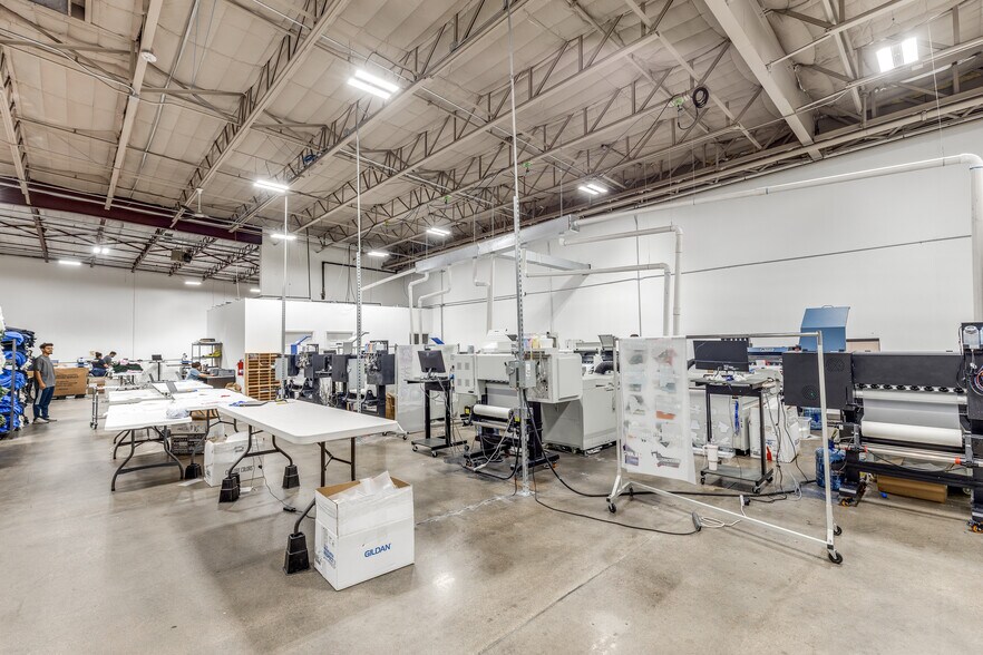 More Photos Of 4323 Greenbriar Dr, Stafford Showroom For Sale