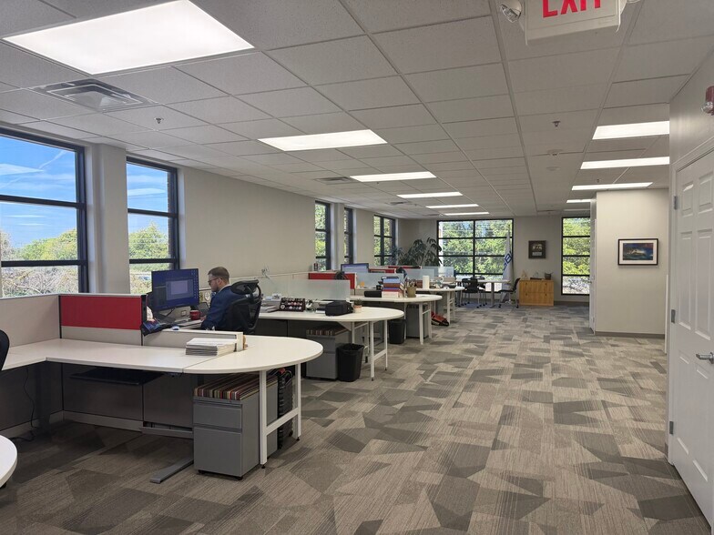More Photos Of 1020 Monarch St, Lexington Office For Sale