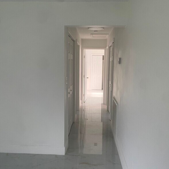 More Photos Of 5923 Pierce St, Hollywood Multifamily For Sale