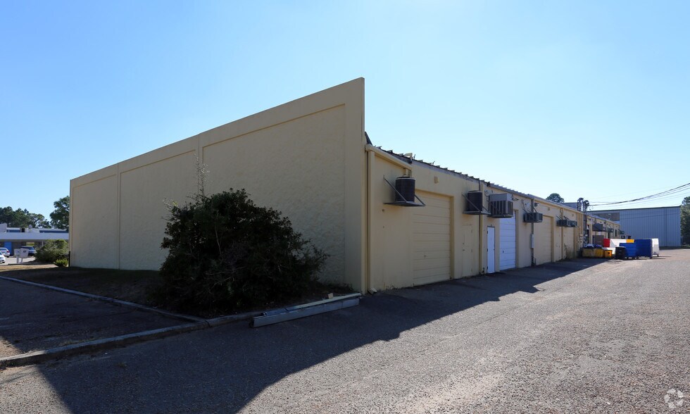 More Photos Of 646 Anchors St Nw, Fort Walton Beach Warehouse For Sale