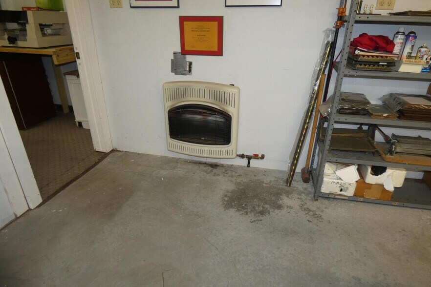 More Photos Of 2410 S Cleveland Ave, Saint Joseph Flex For Sale