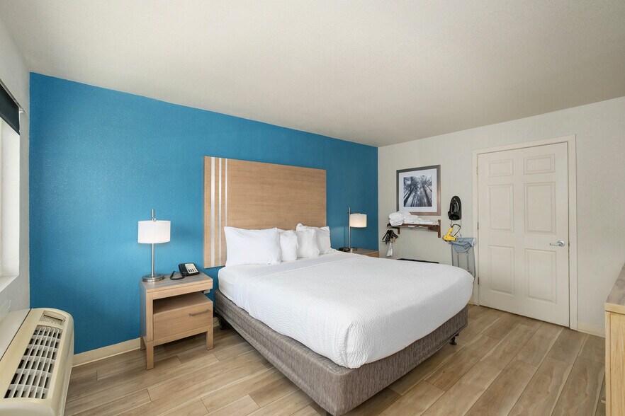 More Photos Of 6090 N Blackstone Ave, Fresno Hotel For Sale