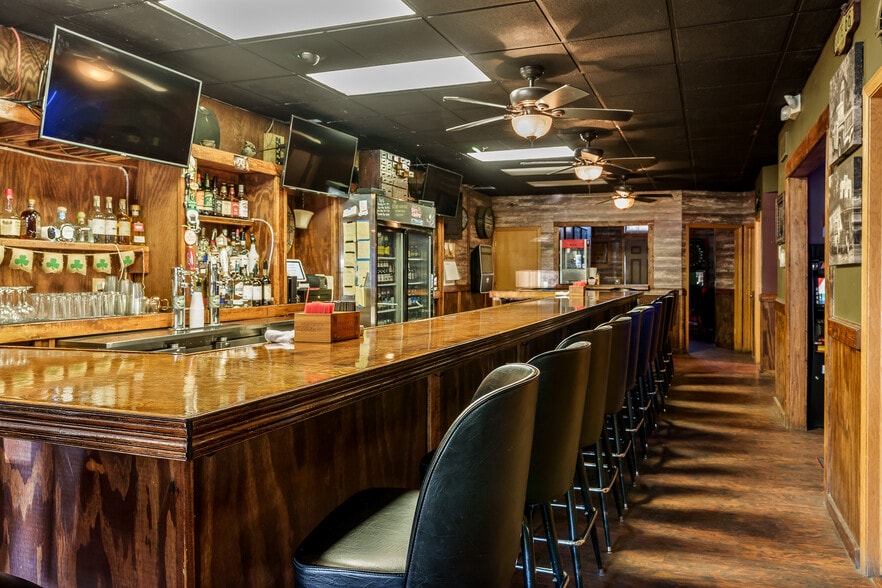 More Photos Of 209 W Main St, Genoa Bar For Sale