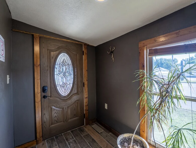 More Photos Of 1201 S Park Ave, Herrin Office For Sale