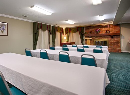 More Photos Of 8220 S Main St, Helen Hotel For Sale