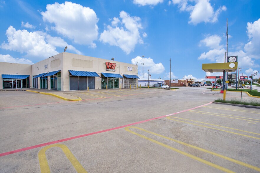 More Photos Of 8300 La Prada Dr, Dallas Unknown For Lease