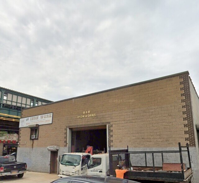 Primary Photo Of 51 Gravesend Neck Rd, Brooklyn Flex For Sale