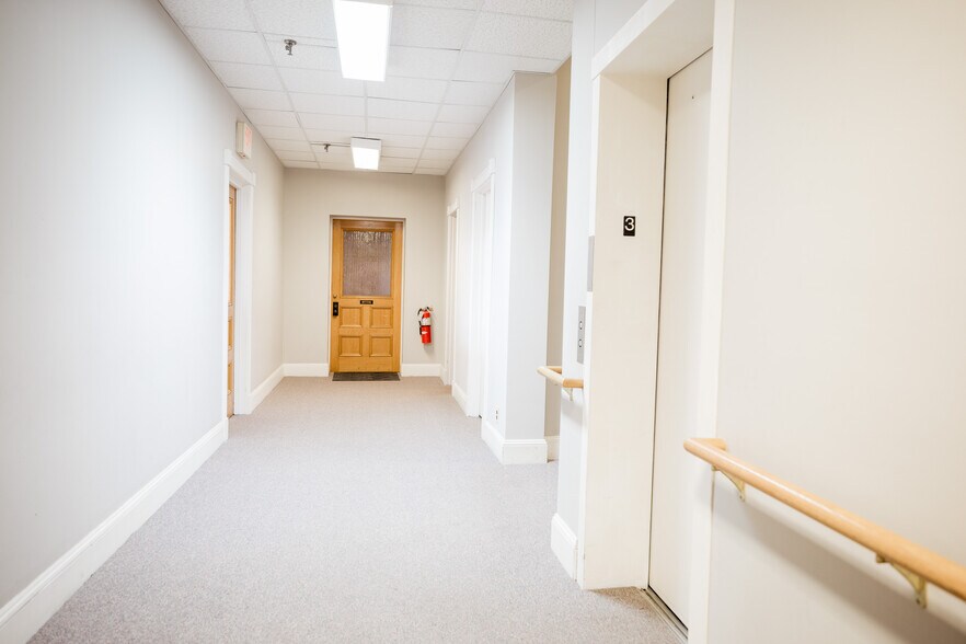 More Photos Of 74 Hammond St, Bangor Medical For Sale