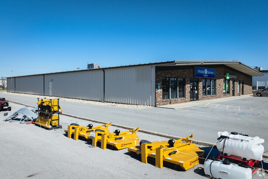 More Photos Of 2495-2499 W Market St, Tiffin Freestanding For Lease