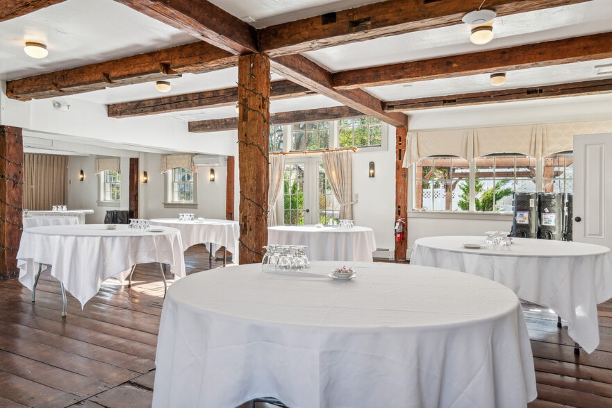 More Photos Of 9 Main St, Lyme Hospitality For Sale