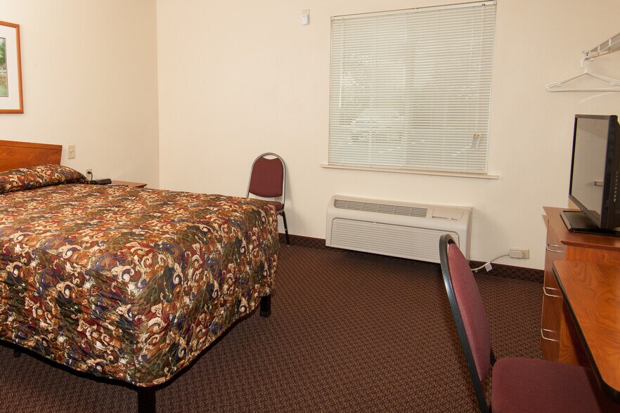 More Photos Of 7958 Interstate 35 Access Rd, San Antonio Hotel For Sale