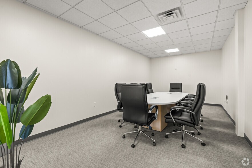 More Photos Of 5751 Kroger Dr, Fort Worth Office For Lease