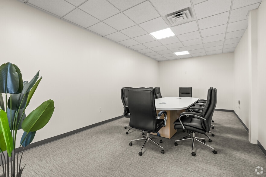 More Photos Of 5751 Kroger Dr, Fort Worth Office For Lease