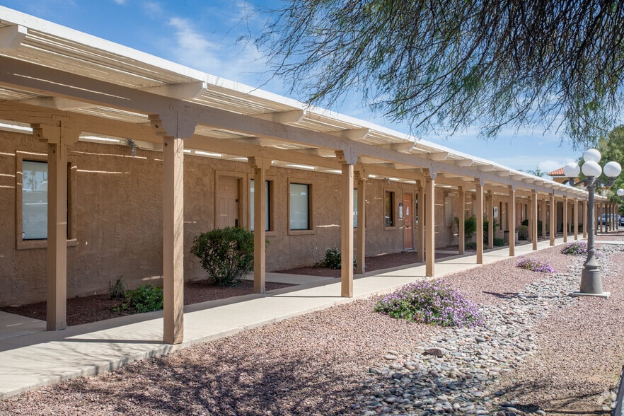 More Photos Of 899 N Wilmot Rd, Tucson Unknown For Sale