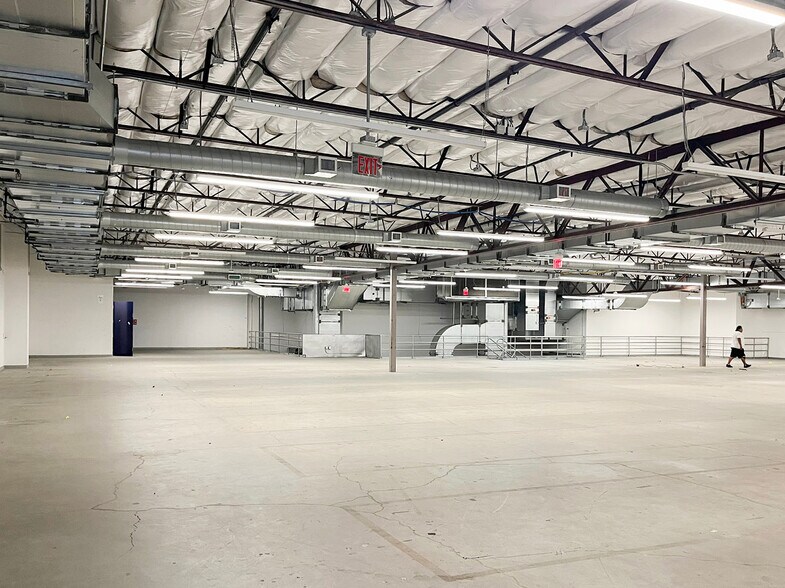 More Photos Of 2430 Porter St, Los Angeles Light Distribution For Lease