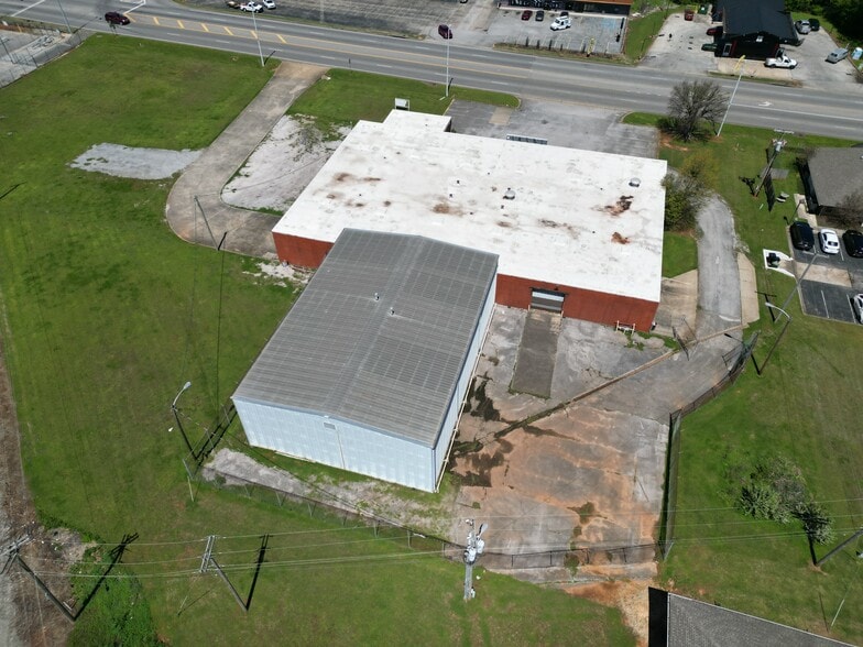 Primary Photo Of 106 Avalon Ave, Muscle Shoals Warehouse For Lease