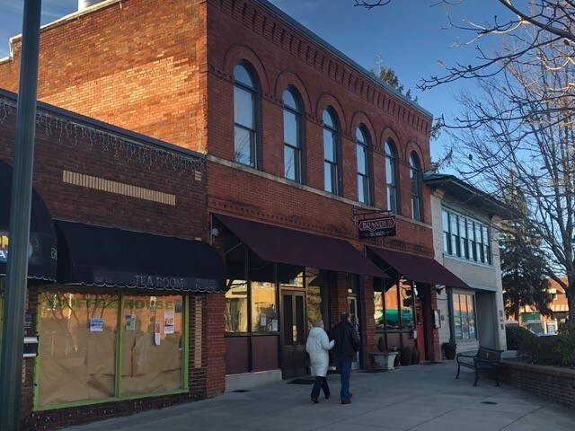 More Photos Of 109 S Main St, Hendersonville Storefront Retail Office For Lease
