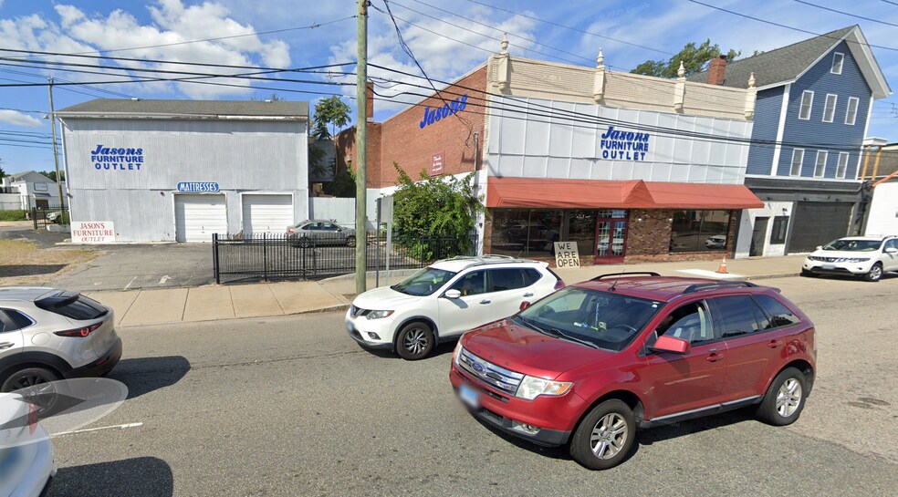 More Photos Of 663-697 Bank St, New London Freestanding For Lease