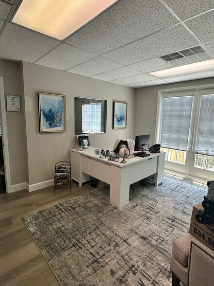 More Photos Of 533 Versailles Dr, Maitland Office For Lease