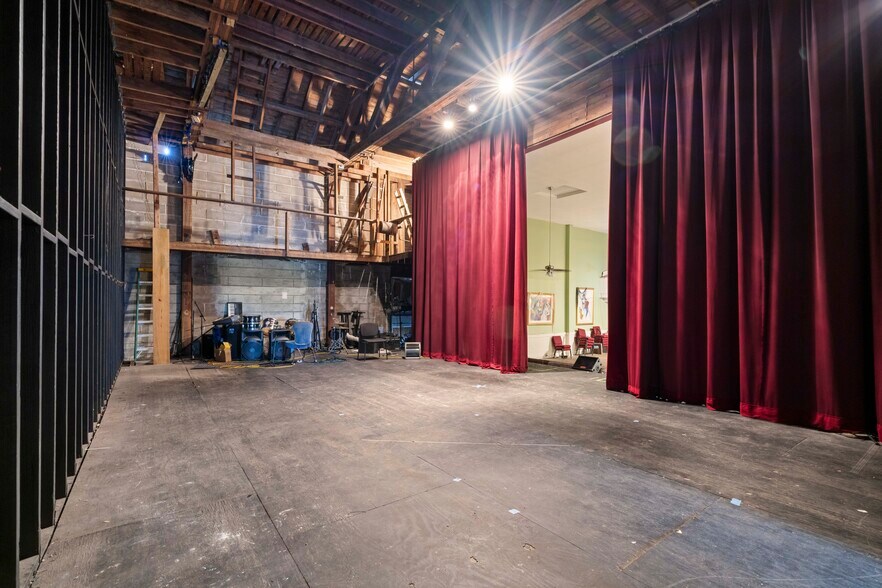 More Photos Of 106 W Oak St, Arcadia Storefront For Sale