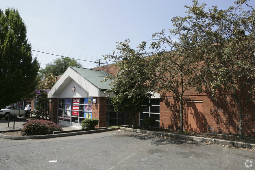 More Photos Of 3557 SE Hawthorne Blvd, Portland Freestanding For Lease