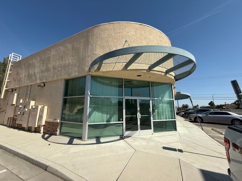 More Photos Of 2165 E Windmill Ln, Las Vegas Bank For Sale